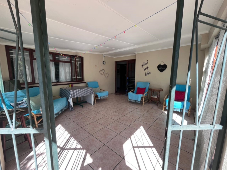 5 Bedroom Property for Sale in Rouxpark Western Cape